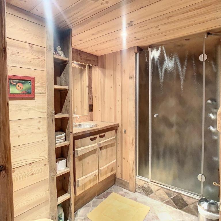 Chalet 6 pièces à Combloux avec cheminée et parking - Appartement 5 Chambres - 10