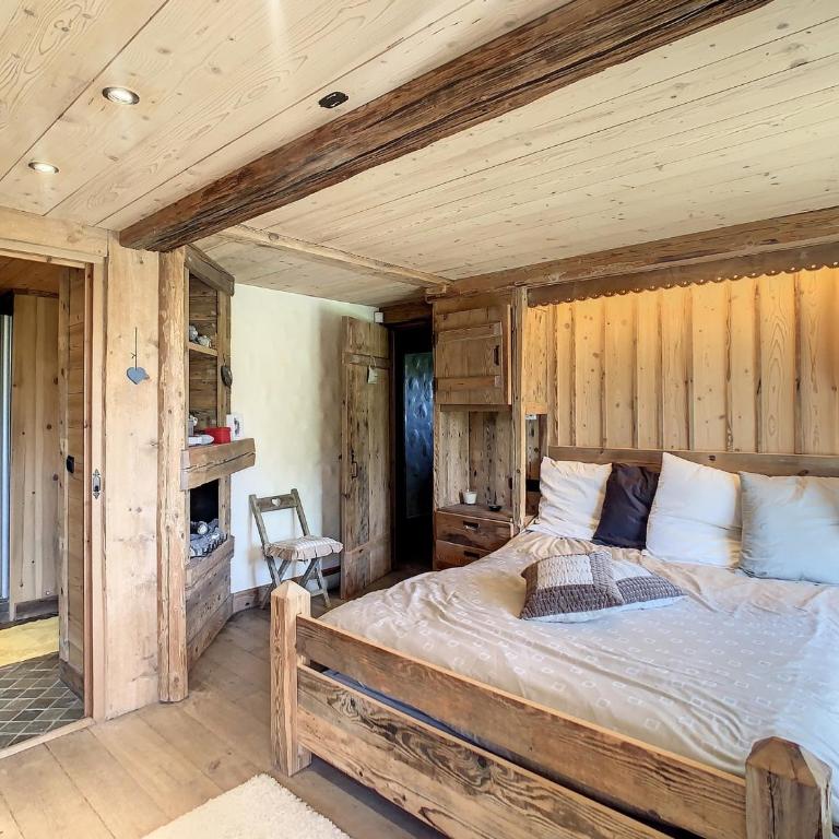 Chalet 6 pièces à Combloux avec cheminée et parking - Appartement 5 Chambres - 13