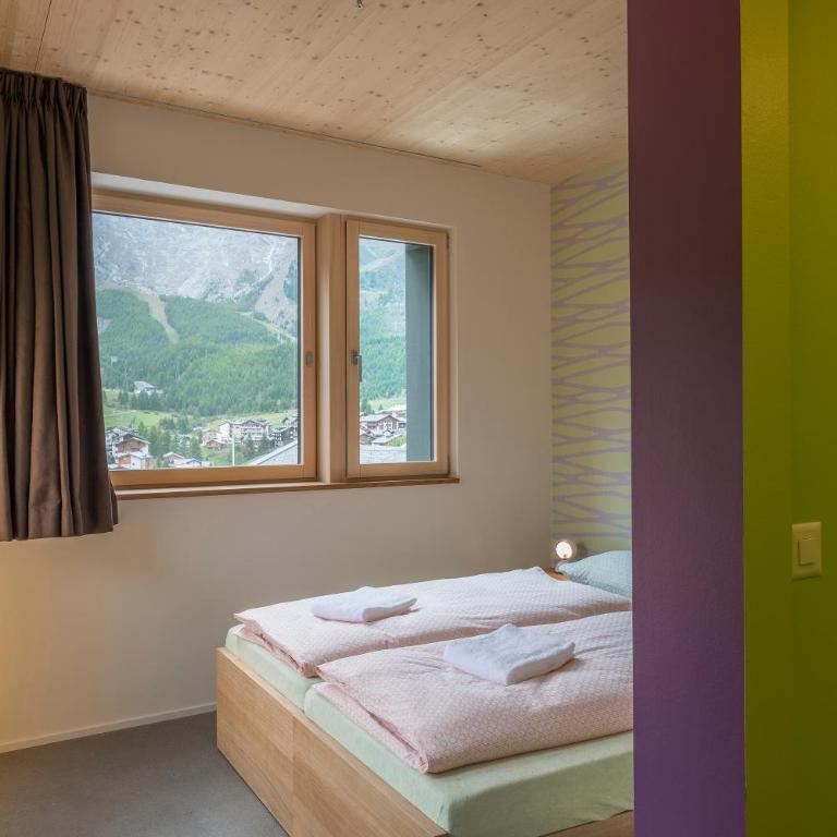 Saas-Fee wellnesshostel4000 - Doppelzimmer mit Dusche - Zugang zum Pool inbegriffen - 1