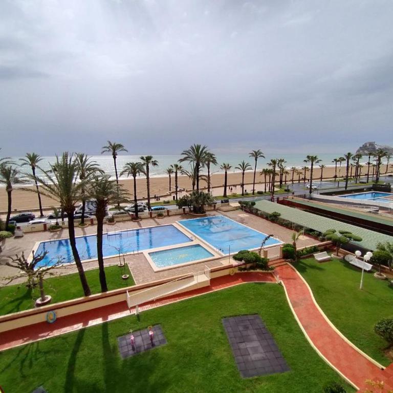 Apartamento primera linea con piscina y parking. - Apartamento de 2 dormitorios - 2