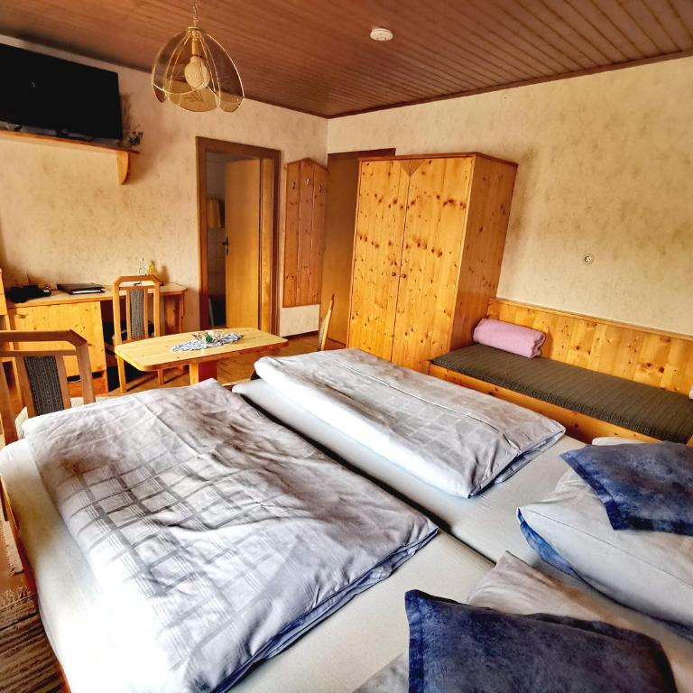 Landhaus Neubauer - Zimmer - Doppelzimmer 4 - 5