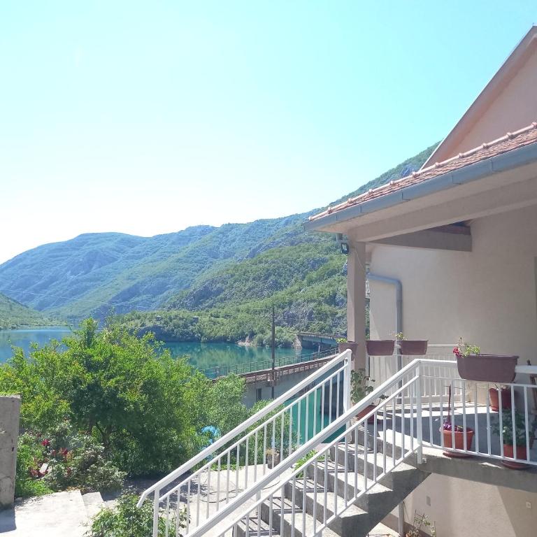 Visit Dreznica - Canyon Retreat - Quadruple Room with Balcony - 17