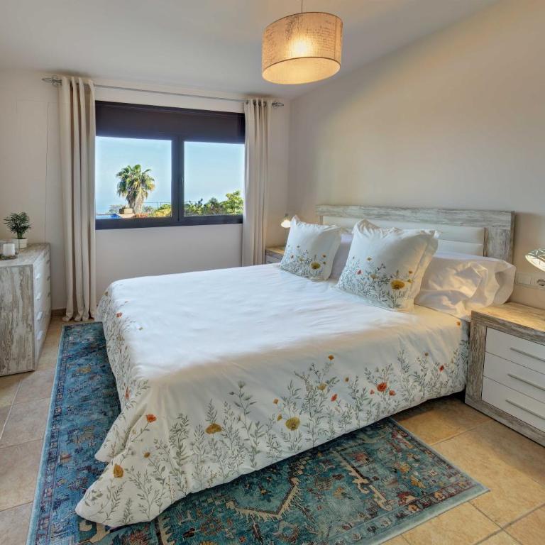 VILLA LA CALA with swimming pool & sea view, 10 min walk from the sea - Villa - 30