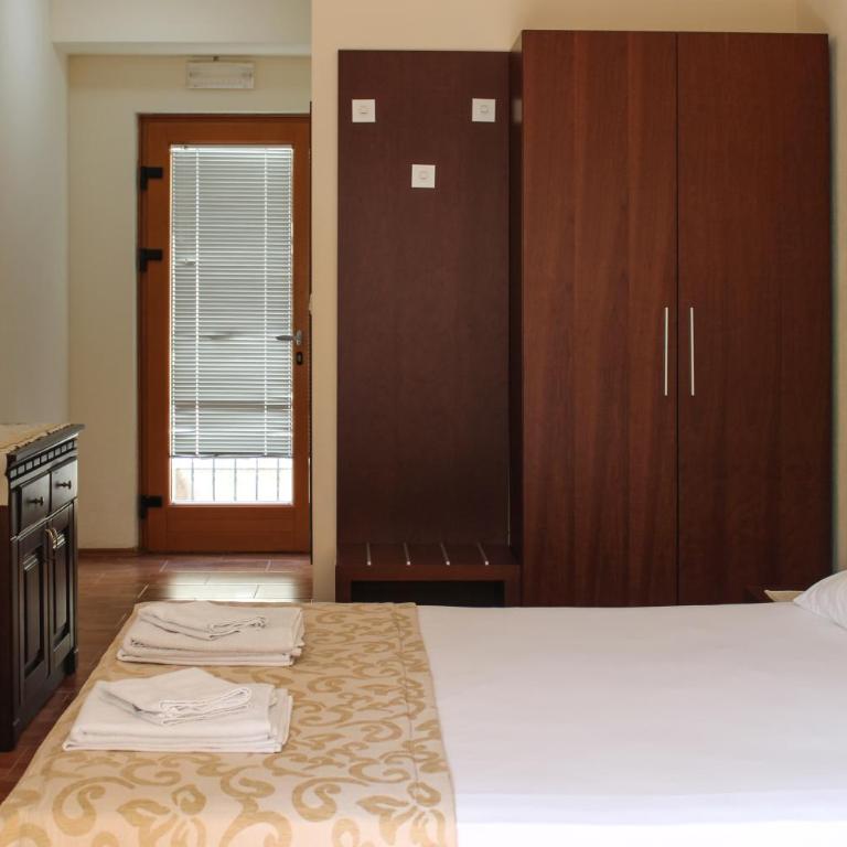 Apartments MUN Petrovac - Deluks Dvokrevetna Soba s Bračnim Krevetom (2 odrasle osobe + 1 dete) - 3