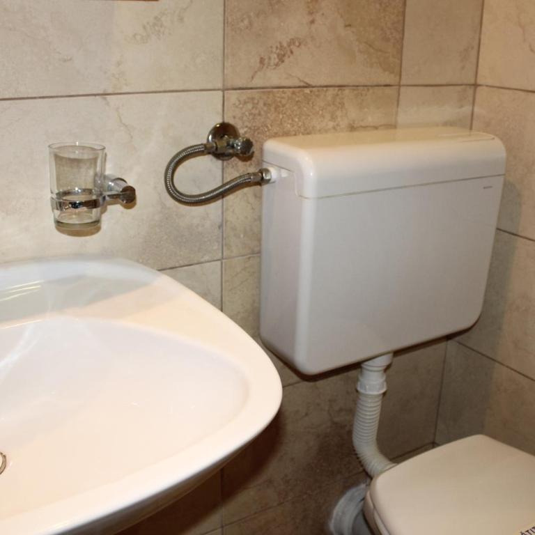Apartments MUN Petrovac - Deluks Dvokrevetna Soba s Bračnim Krevetom (2 odrasle osobe + 1 dete) - 6