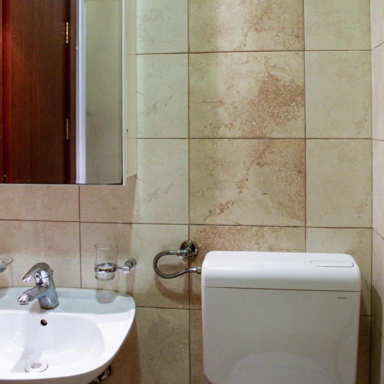 Apartments MUN Petrovac - Deluks Dvokrevetna Soba s Bračnim Krevetom (2 odrasle osobe + 1 dete) - 8