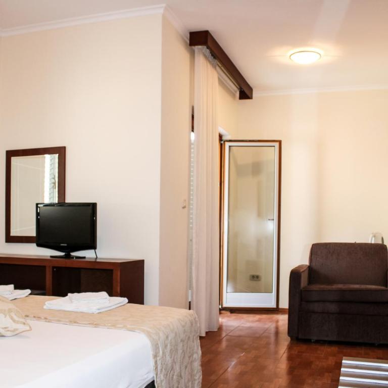 Apartments MUN Petrovac - Deluks Soba s Bračnim Krevetom i Pomoćnim Ležajem - 3