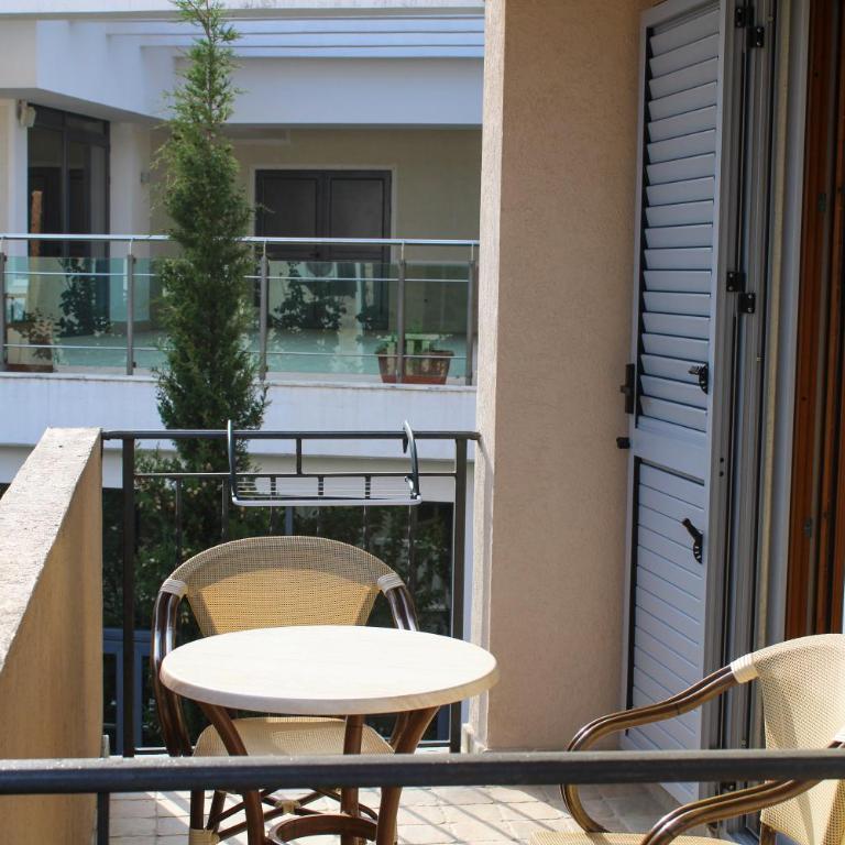 Apartments MUN Petrovac - Deluks Dvokrevetna soba sa Bračnim Krevetom, Balkonom i Pogledom na More - 4