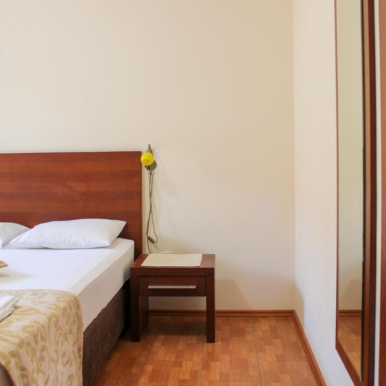 Apartments MUN Petrovac - Deluks Dvokrevetna soba sa Bračnim Krevetom, Balkonom i Pogledom na More - 6