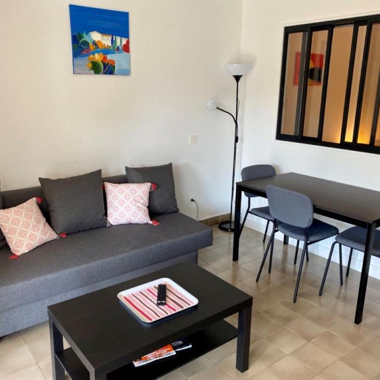 Appartement cosy et spacieux en bord de mer à Saint-Raphaël, en face du Port Santa-Lucia - Appartement - 3