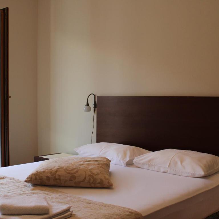 Apartments MUN Petrovac - Deluks Dvokrevetna Soba sa Bračnim Krevetom i Balkonom - 9