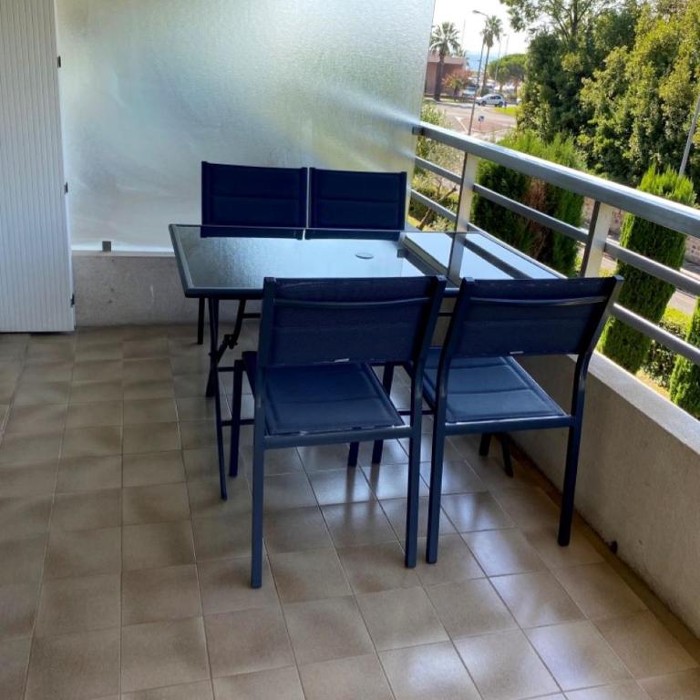 Appartement cosy et spacieux en bord de mer à Saint-Raphaël, en face du Port Santa-Lucia - Appartement - 14