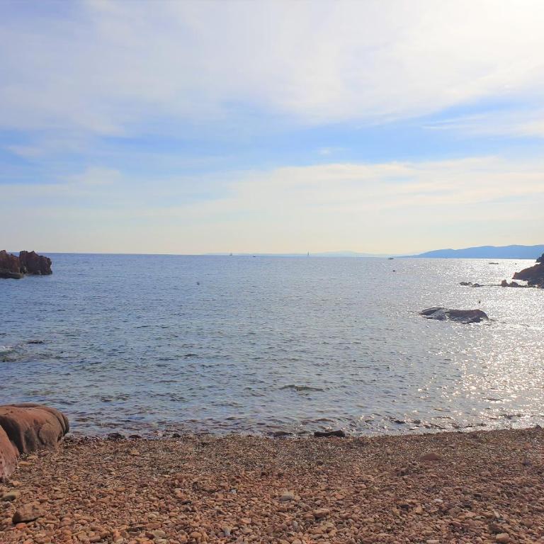 Appartement cosy et spacieux en bord de mer à Saint-Raphaël, en face du Port Santa-Lucia - Appartement - 17