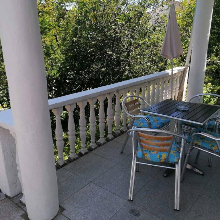 Apartmani Ljumović Budva - Apartman sa Pogledom na Vrt - 13
