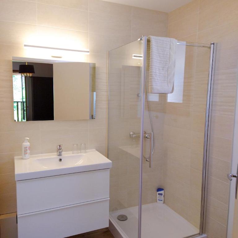 La Colline - Chambre d'hôtes - B&B - Chambre Lits Jumeaux avec Salle de Bains Privative - 4