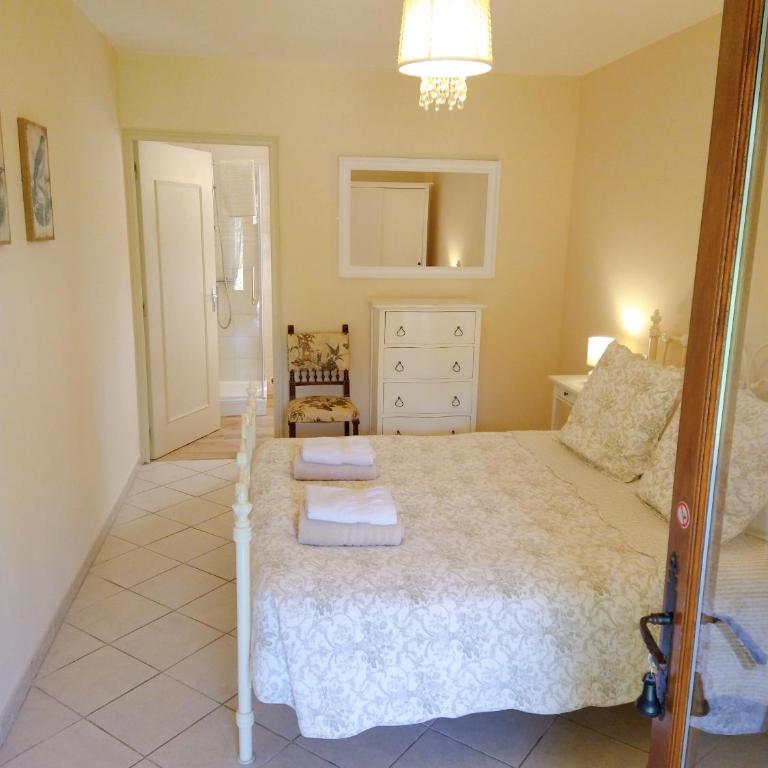 La Colline - Chambre d'hôtes - B&B - Chambre Double avec Salle de Bains Privative - 7