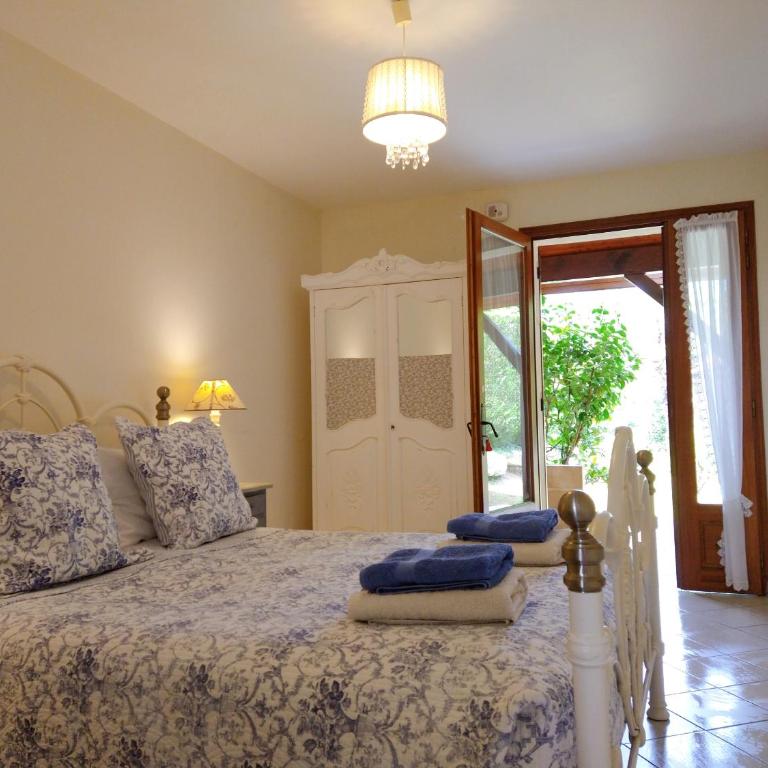 La Colline - Chambre d'hôtes - B&B - Chambre Double avec Salle de Bains Privative - 9