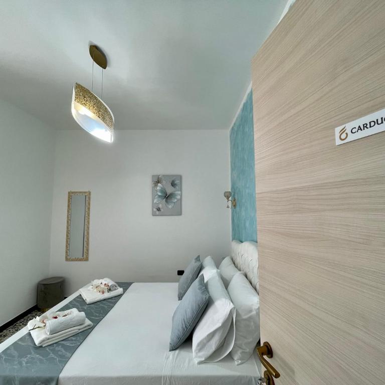 B&B Poesia - Camera King con Balcone - 5