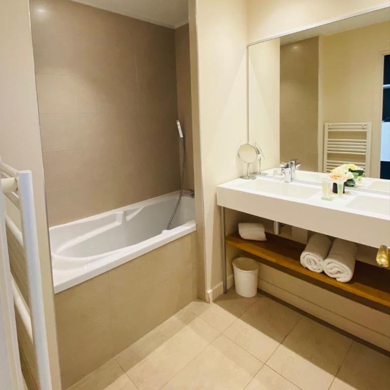 Palmyra Golf Hotel & Spa - Chambre Double Confort avec Terrasse - Vue sur Jardin - Accès à la Piscine Chauffée - Parking Gratuit - 5