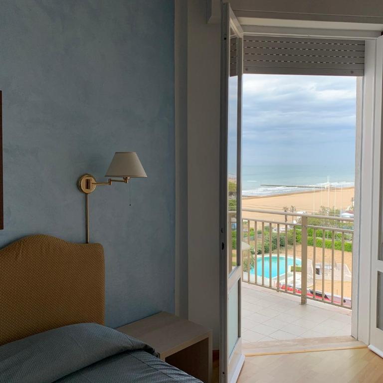 Hotel Universo - Camera Matrimoniale Standard con Letto Supplementare - 2