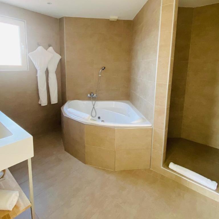 Palmyra Golf Hotel & Spa - Suite avec ou sans Terrasse et Accès à la Piscine Chauffée - Parking Gratuit - 1