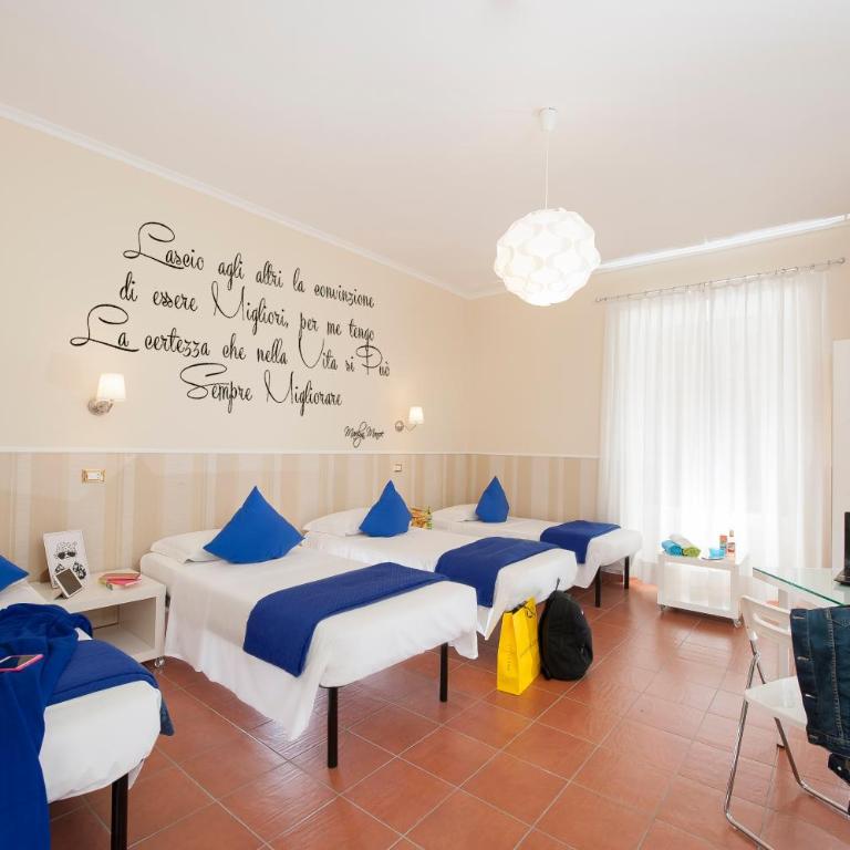 Budget Rooms Des Arts - Camera Quadrupla con Bagno in Comune - 9