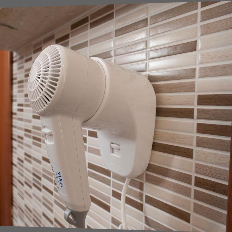 Budget Rooms Des Arts - Camera Singola con Bagno in Comune - 2
