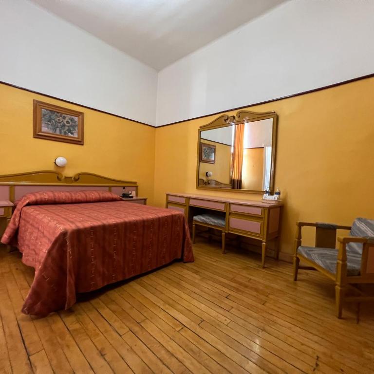 Hotel Isabel - Habitación Estándar - 1 cama grande - 9