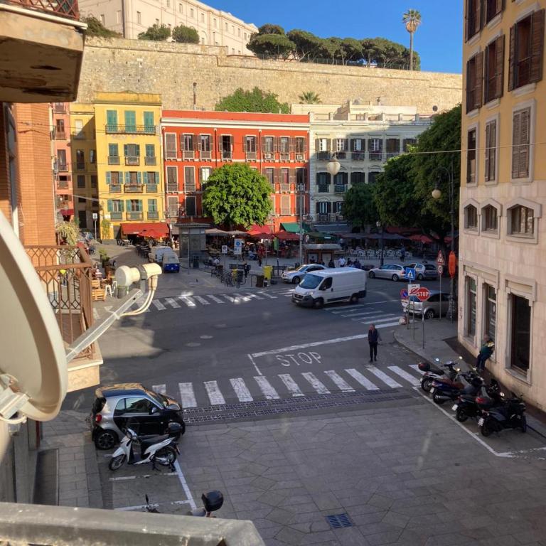 Frangipani HOUSE Cagliari luxury huge apartment city center with lift - Three-Bedroom Superior Apartment - 5