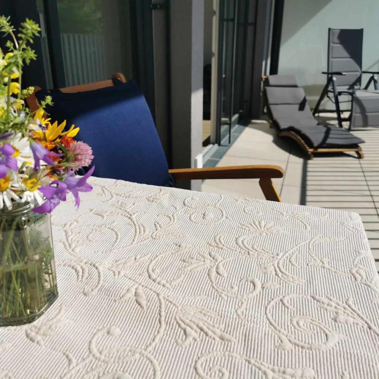 Ferienwohnung Bergsonne mit Sonnenbalkon und Tiefgaragen Parkplatz - Apartment mit 1 Schlafzimmer - 11