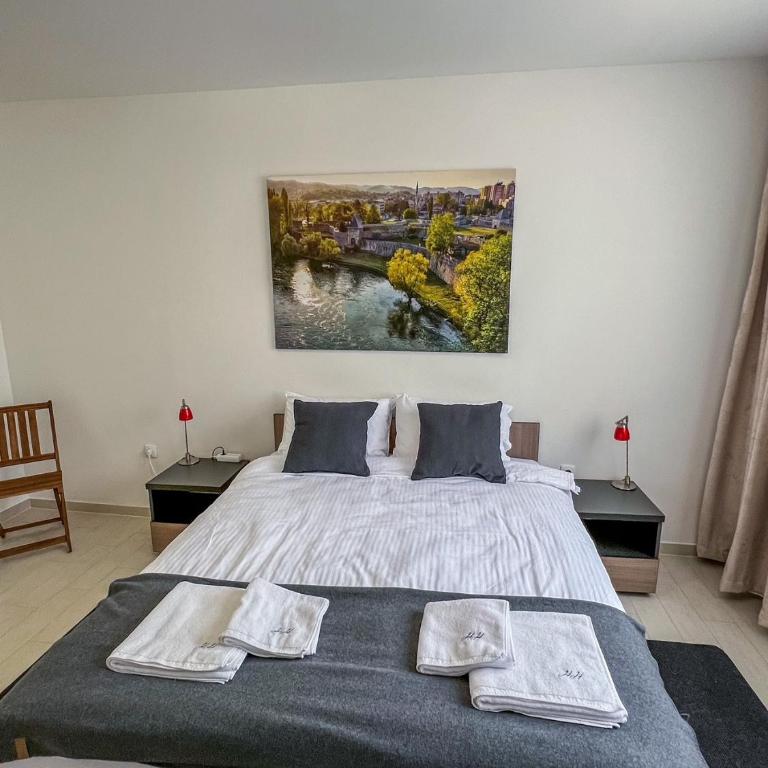 Happy Hill Rooms - Deluks Soba s Bračnim Krevetom i Pomoćnim Ležajem - 1