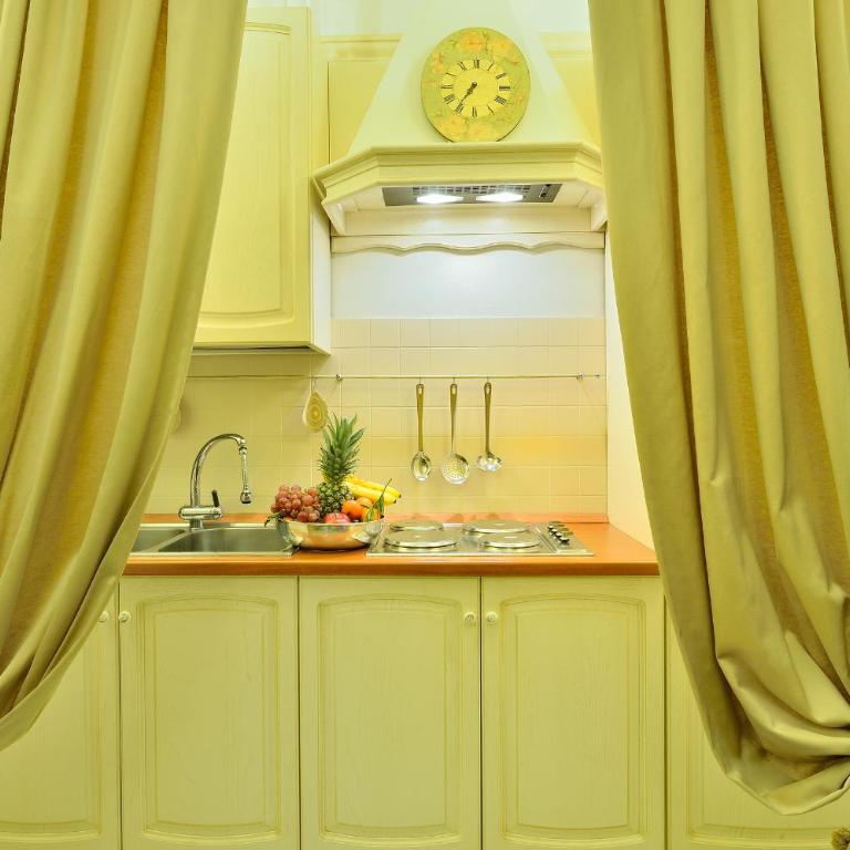 Residenze d'Epoca Palazzo Coli Bizzarrini - Deluxe One-Bedroom Apartment with City View - 3