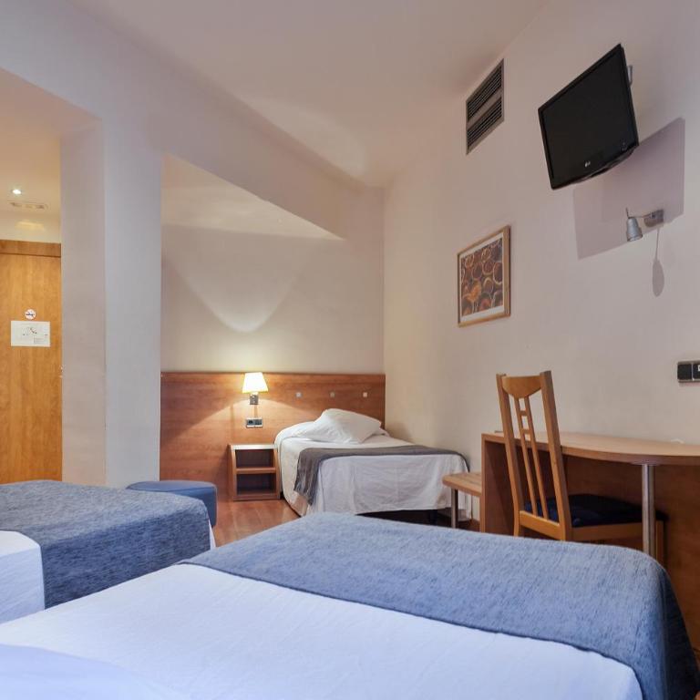 Acta Antibes - Triple Room - 5