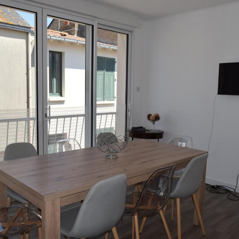 Maison 3 étoiles au centre des Sables d'Olonne avec accès plage, Wifi et garage - FR-1-197-519 - Holiday Home (8 Adults) - 2