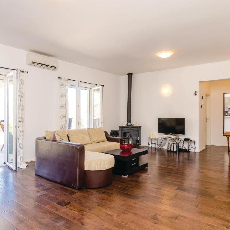 Lovely Home In Radovici With Kitchen - Vikendica sa Tri Spavaće Sobe - 4