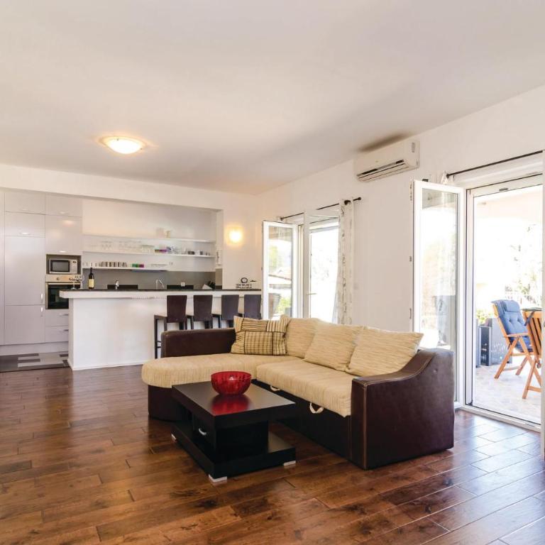 Lovely Home In Radovici With Kitchen - Vikendica sa Tri Spavaće Sobe - 12