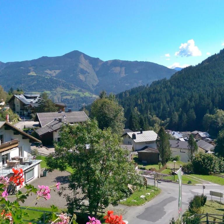 Pension Margarete - Doppelzimmer mit Balkon und Talblick - 2