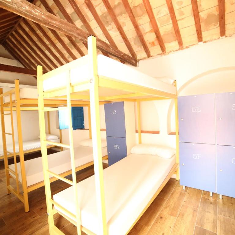 Wake up in Tarifa Hostel & Restaurant Lounge - Cama en habitación compartida mixta de 12 camas - 2