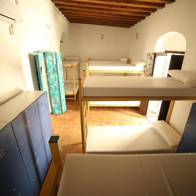 Wake up in Tarifa Hostel & Restaurant Lounge - Cama en habitación compartida mixta de 10 camas - 1