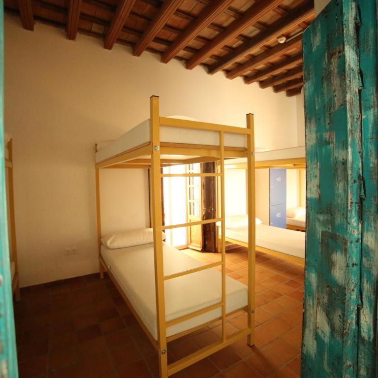 Wake up in Tarifa Hostel & Restaurant Lounge - Cama en habitación compartida mixta de 10 camas - 3