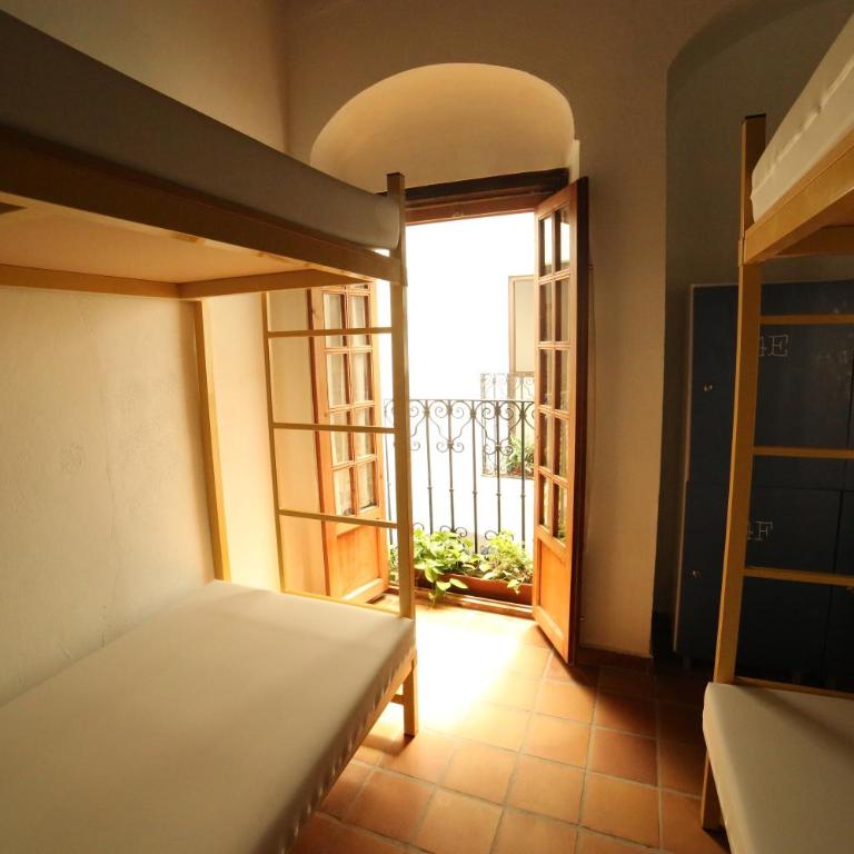 Wake up in Tarifa Hostel & Restaurant Lounge - Cama en habitación compartida mixta de 8 camas - 4