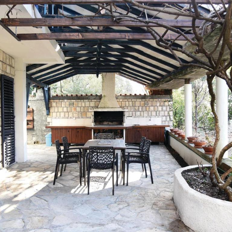 3 Bedroom Awesome Home In Dobrota - Three-Bedroom Vacation Home - 2