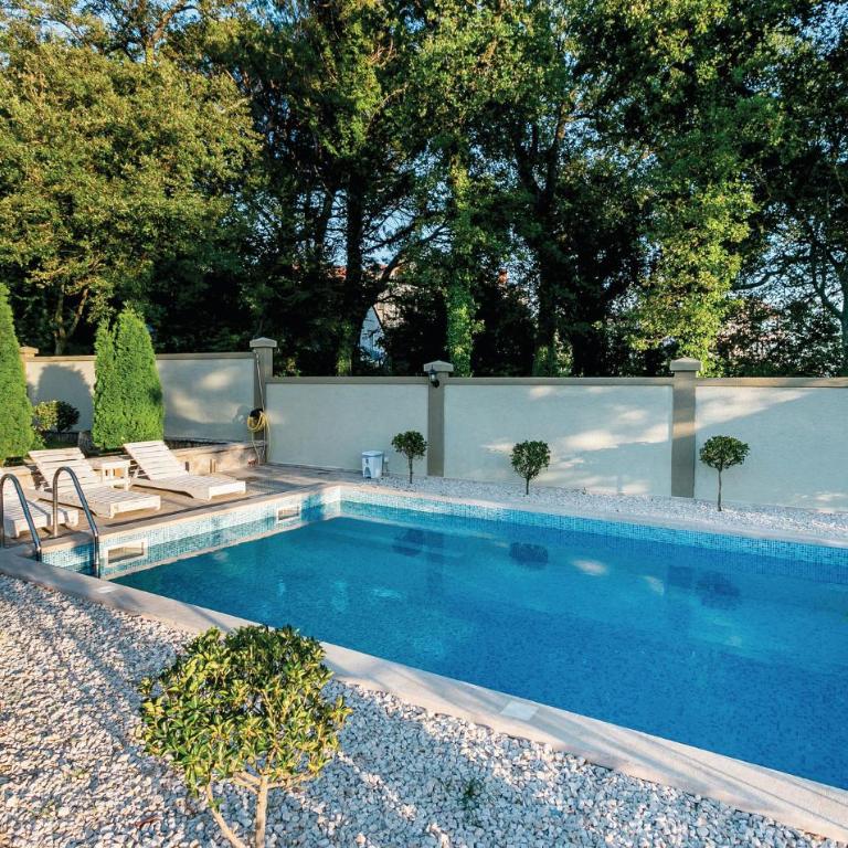 Pet Friendly Apartment In Herceg Novi - Four-Bedroom Apartment - 7