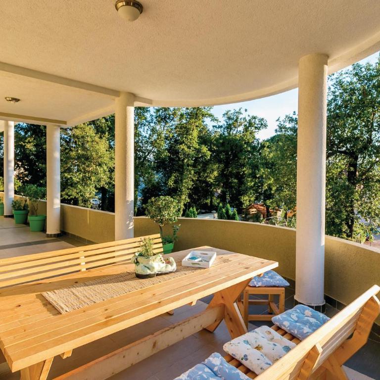 Pet Friendly Apartment In Herceg Novi - Four-Bedroom Apartment - 13
