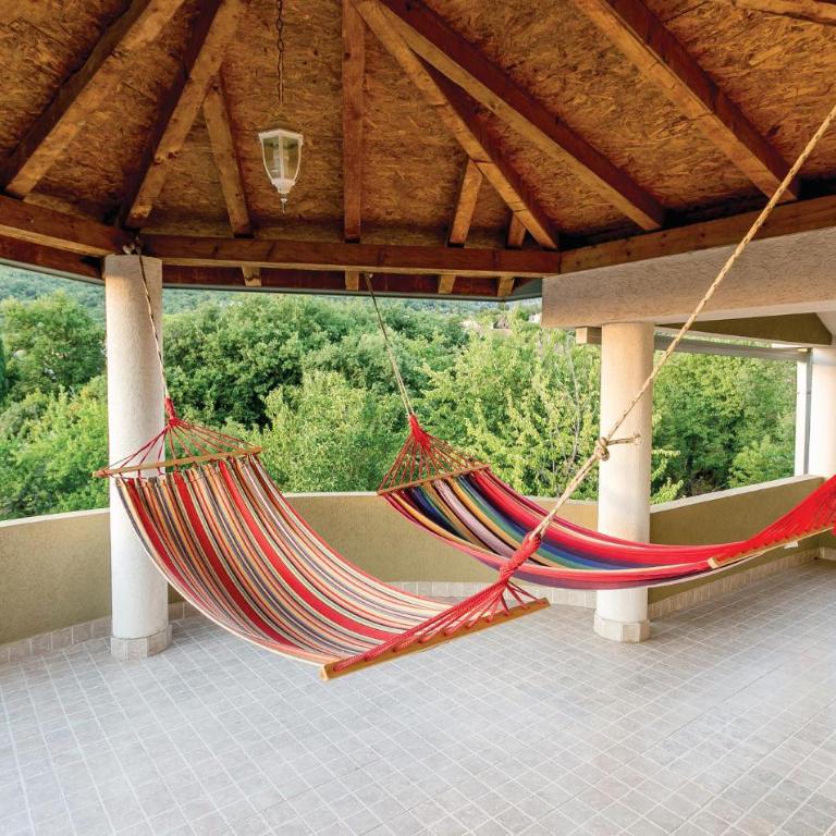 Pet Friendly Apartment In Herceg Novi - Four-Bedroom Apartment - 15
