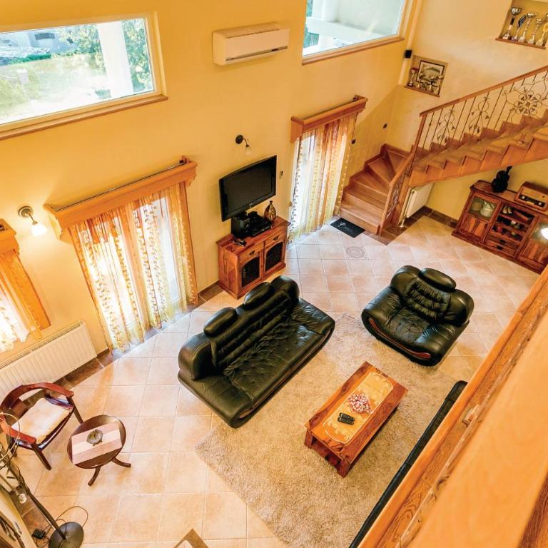 Pet Friendly Apartment In Herceg Novi - Four-Bedroom Apartment - 26