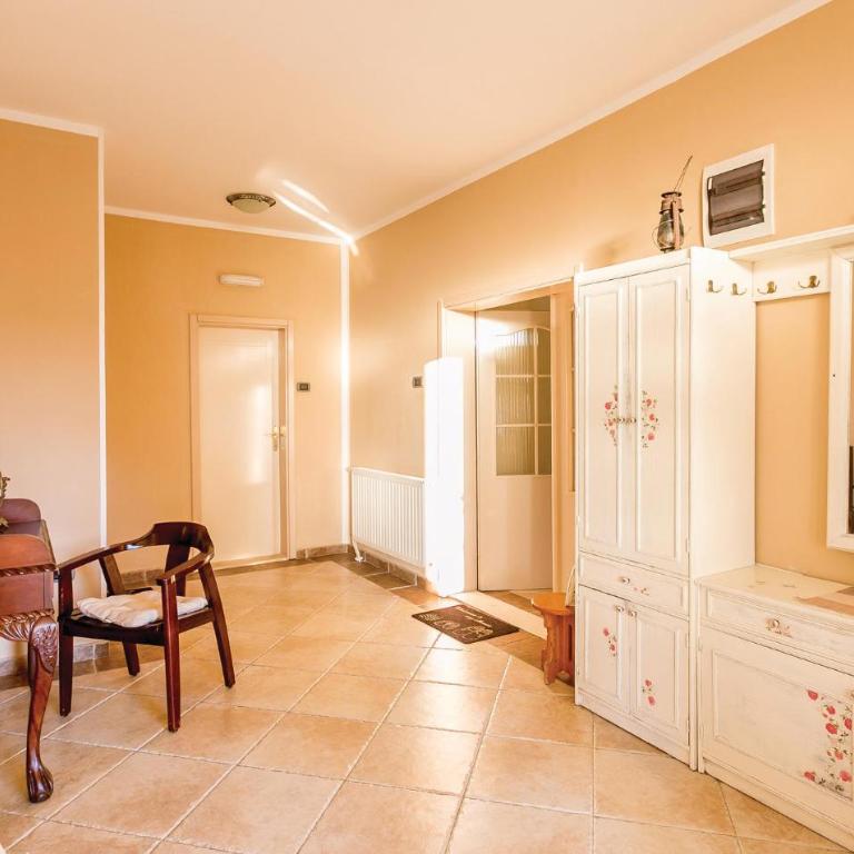 Pet Friendly Apartment In Herceg Novi - Four-Bedroom Apartment - 28