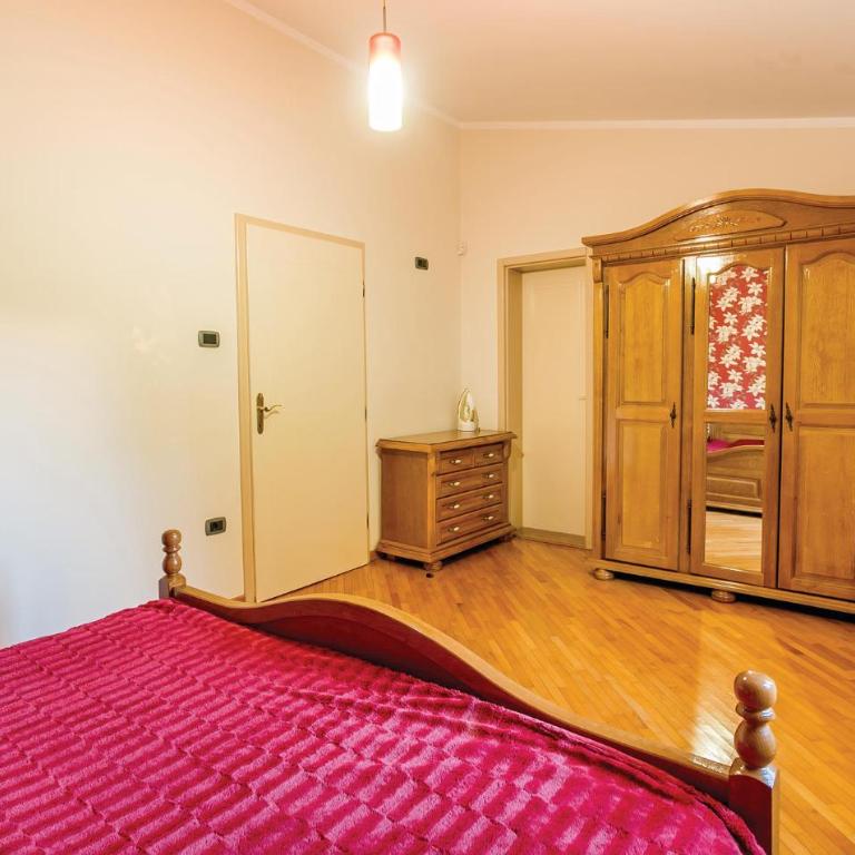 Pet Friendly Apartment In Herceg Novi - Four-Bedroom Apartment - 30