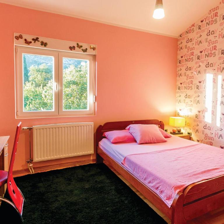 Pet Friendly Apartment In Herceg Novi - Four-Bedroom Apartment - 32