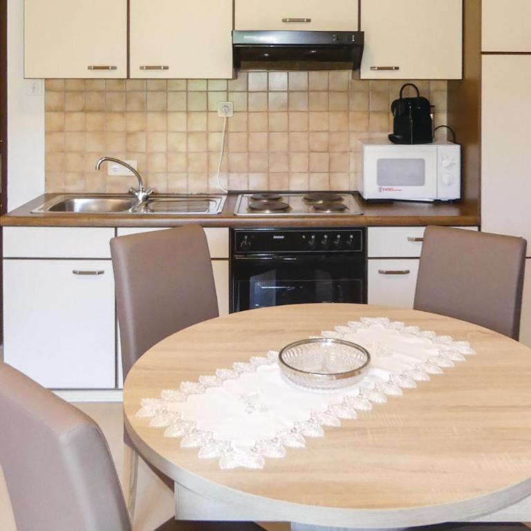 Ferienwohnung Mit Seeblick - Apartment mit 1 Schlafzimmer - 13